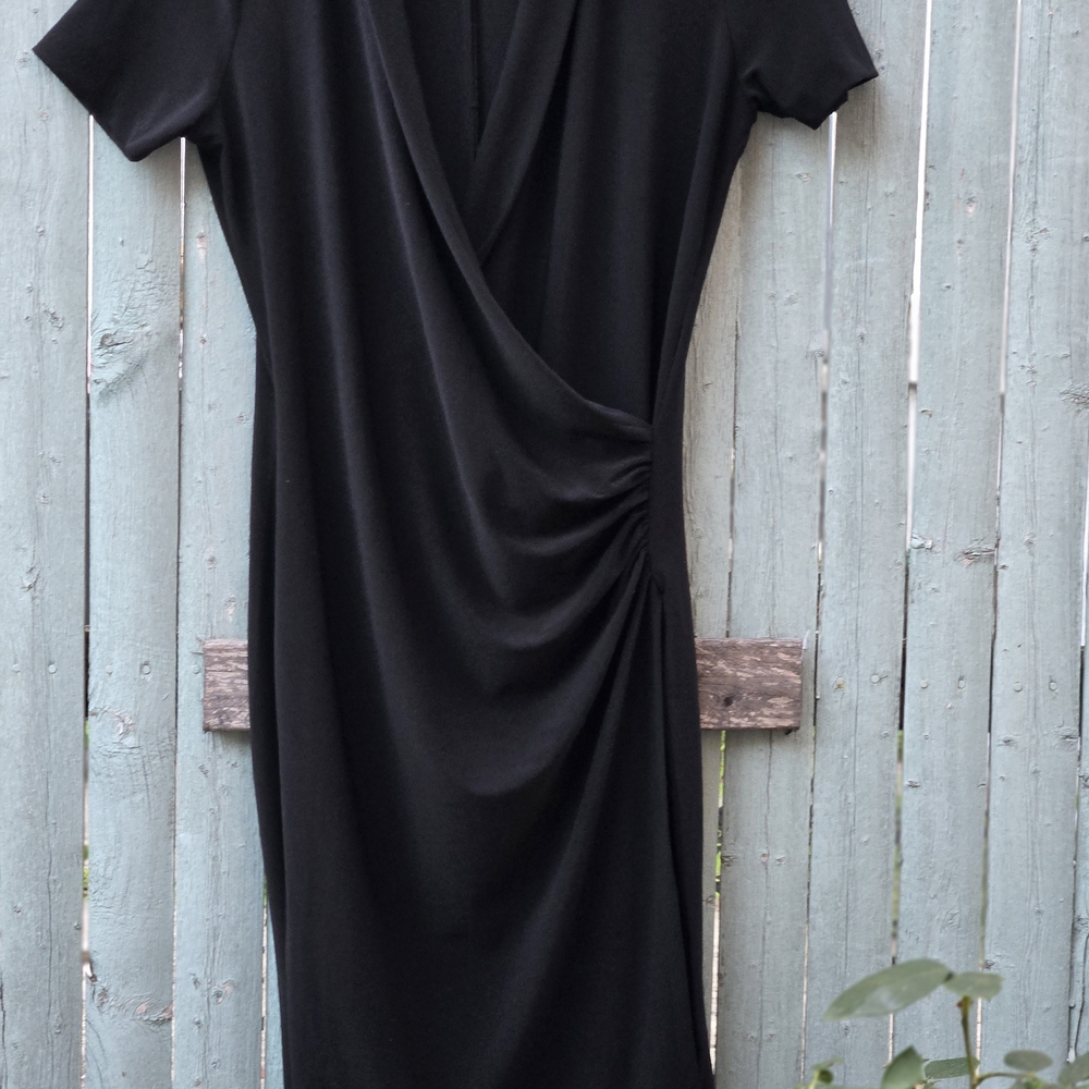 Norma Kamali Black V-Neck Sheath Midi Dress